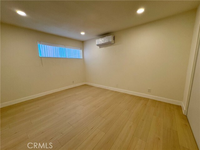 Building Photo - 660 E 6th St