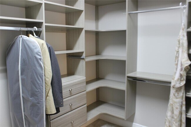 Building Photo - 5721 Long Shore Loop