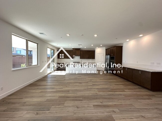 Building Photo - Brand New West Roseville 4bd/3.5ba with Se...