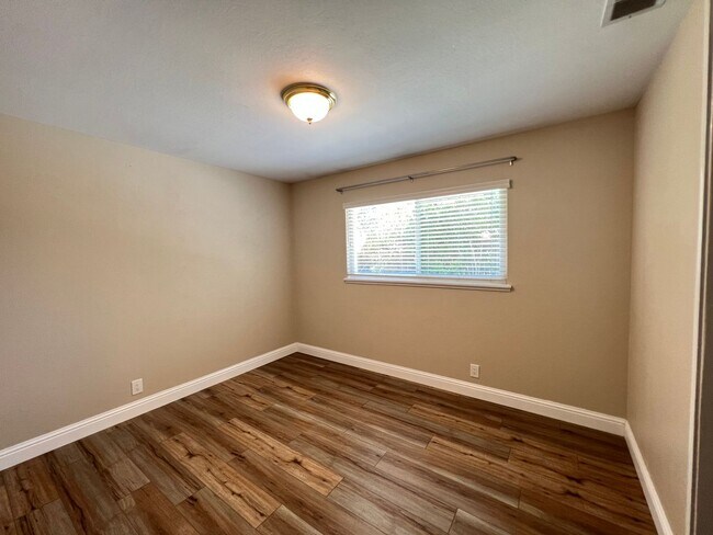 Building Photo - Single Story 3 bedroom In Cute Treelined Vallejo Neighborhood