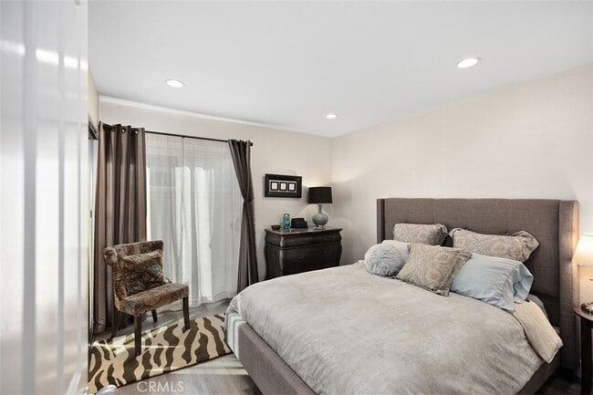 Building Photo - 12 Dauphin