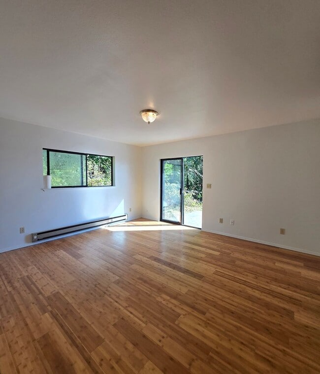 Building Photo - 111 Finch Ln