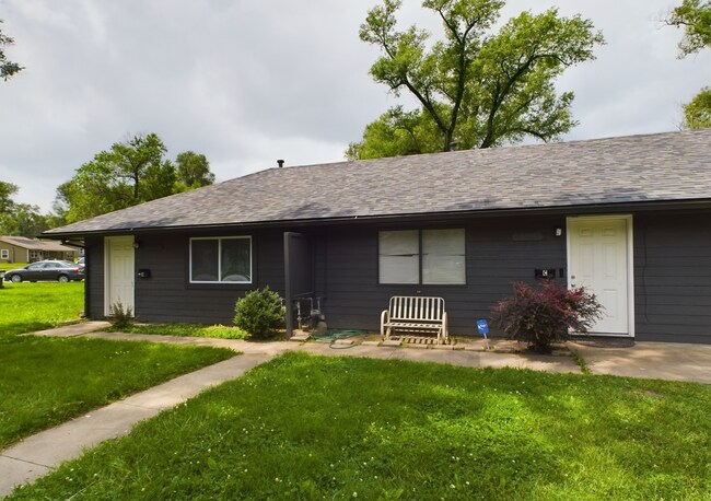 Building Photo - 15216 Bellaire Ave