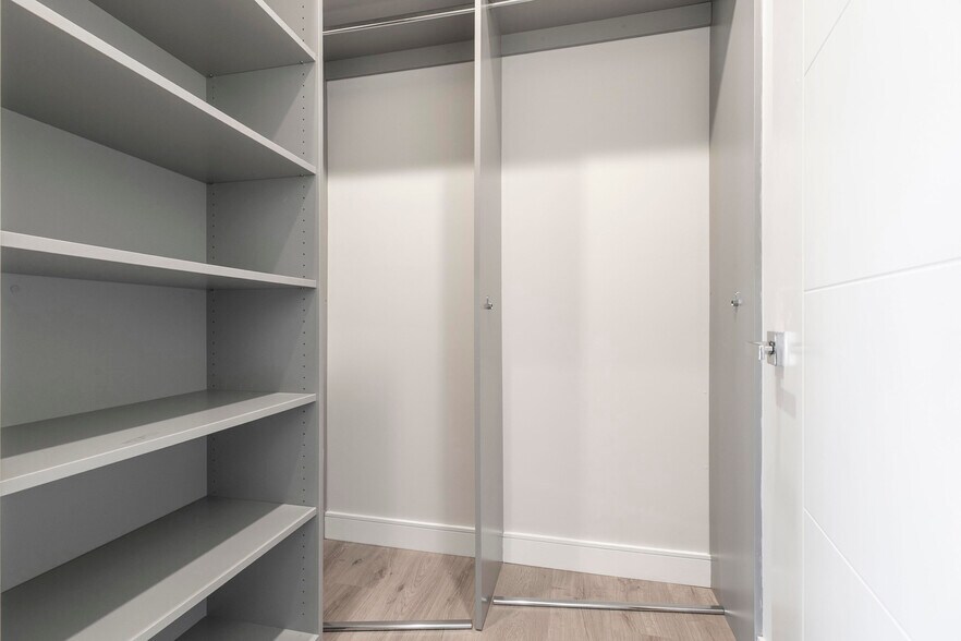 Building Photo - 9156 Morehart Ave