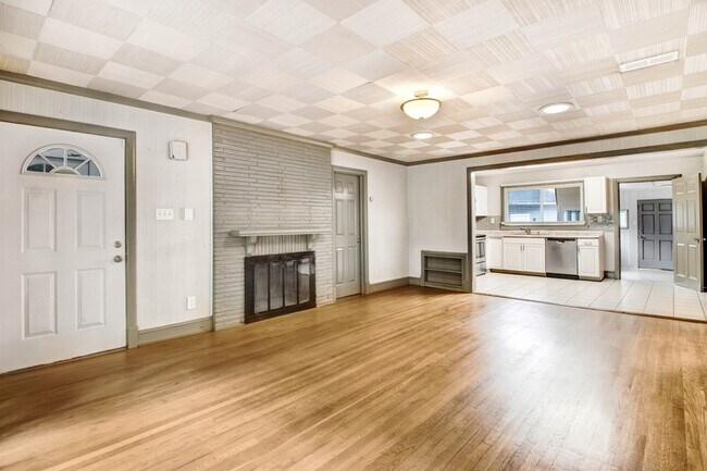 Building Photo - 105 Pineland Cir