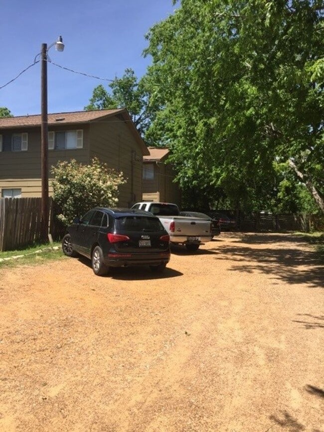 Building Photo - College Station - Northgate area -1 bedroom / 1 bath Apartment