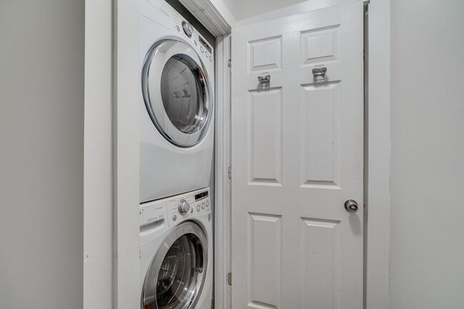 Primary Photo - Newly Renovated Temple Apartments
