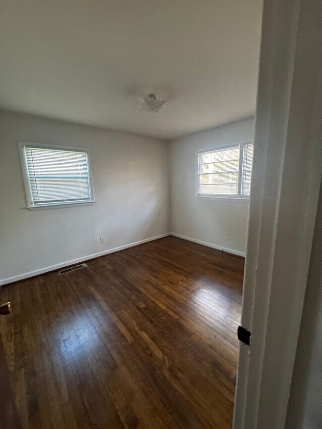 Building Photo - 3 Bedroom House in Worthdale Neighborhood of Raleigh