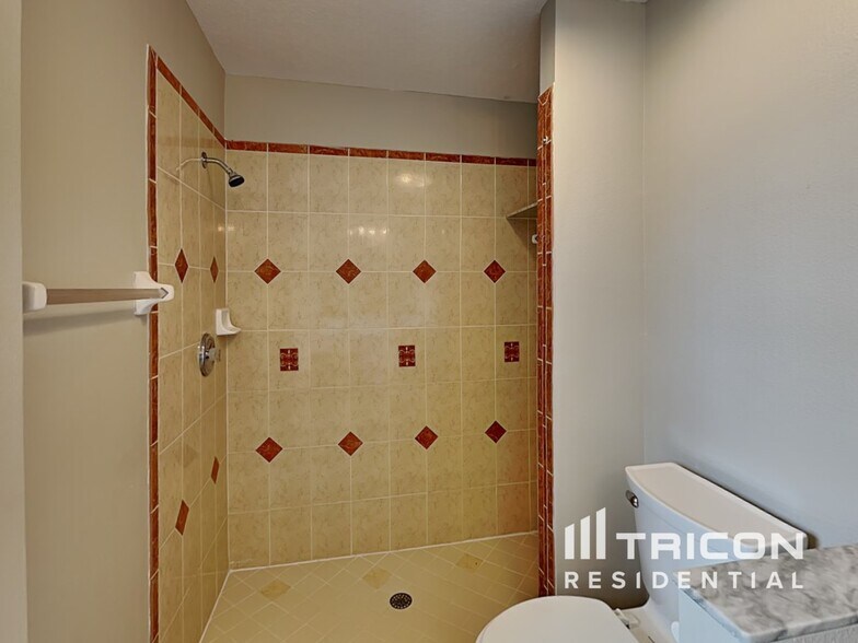 Building Photo - 8421 Bay Dr