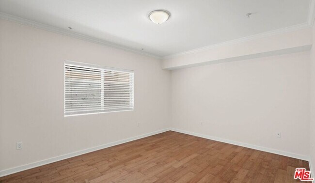 Building Photo - 10616 Kinnard Ave