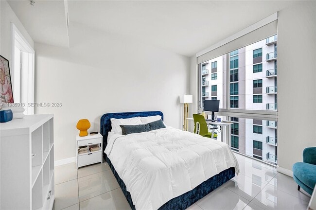 Building Photo - 1010 SW 2nd Ave