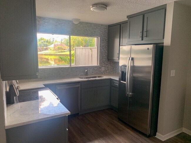 Primary Photo - 226 Waters Edge