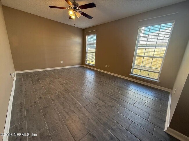 Building Photo - 913 Mackinaw Trail