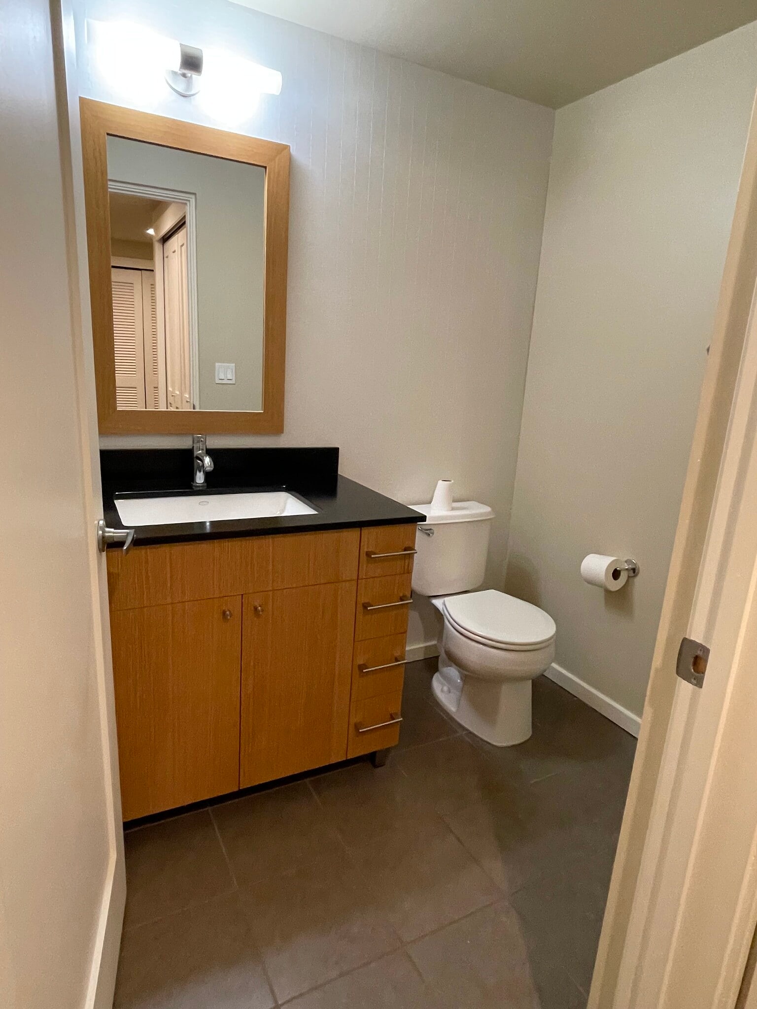 Guest Bathroom - 81 Clay St