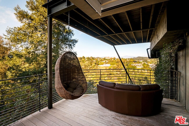 Building Photo - 1030 Somera Rd