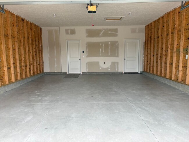 Building Photo - Brand New 2-story 3 bedroom/2.5 bath townhome
