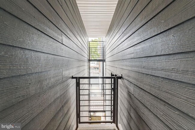 Building Photo - 816 Kennedy St NW