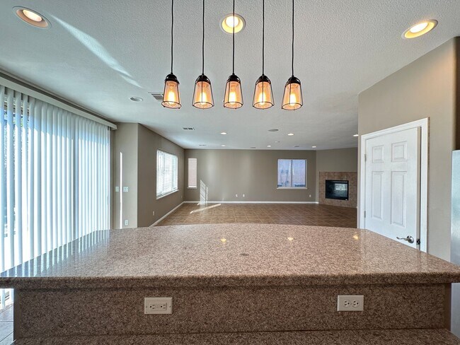 Building Photo - Mountains Edge-Pod 129