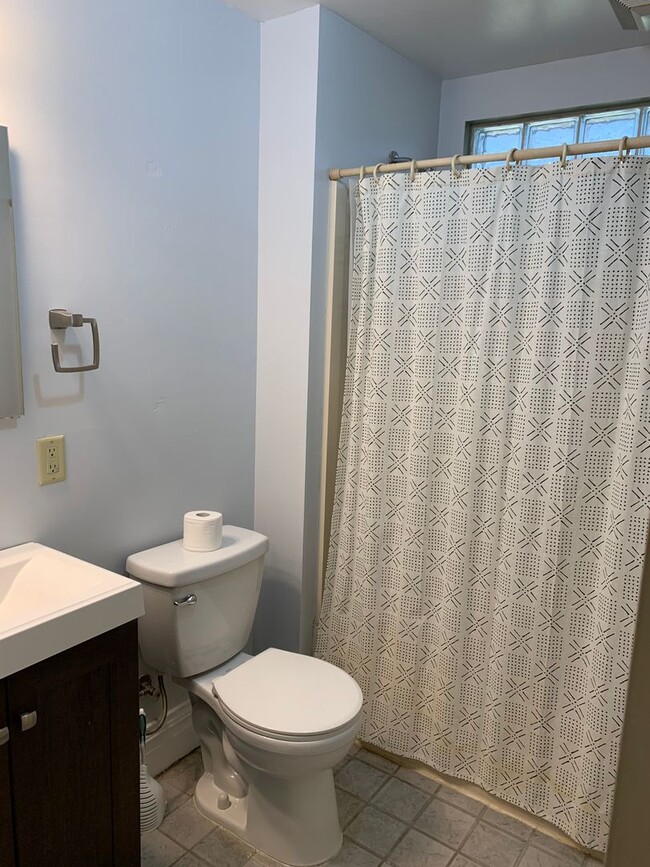 Building Photo - AVAILABLE SEPTEMBER - Must-Have 3 BED 2 BATH
