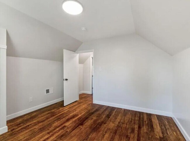 Building Photo - Cape Cod Style 3 Bedroom Home - Newly Remodeled All Throughout!