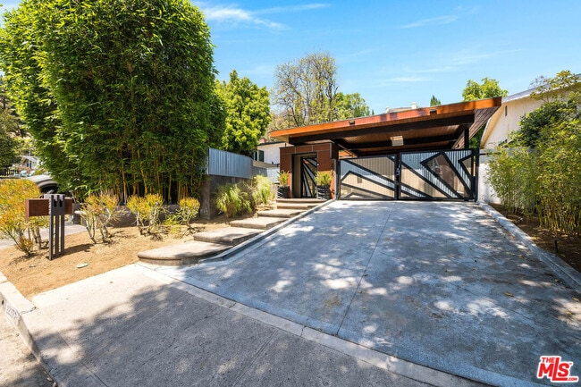 Building Photo - 22277 Buenaventura St