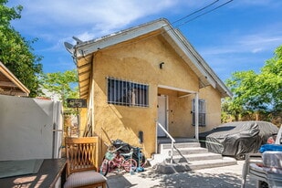 Building Photo - 847 W 43rd St