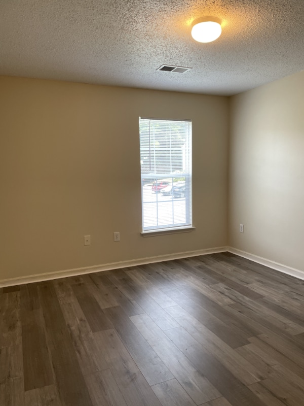 Building Photo - 585 Franklin Grove Church Rd