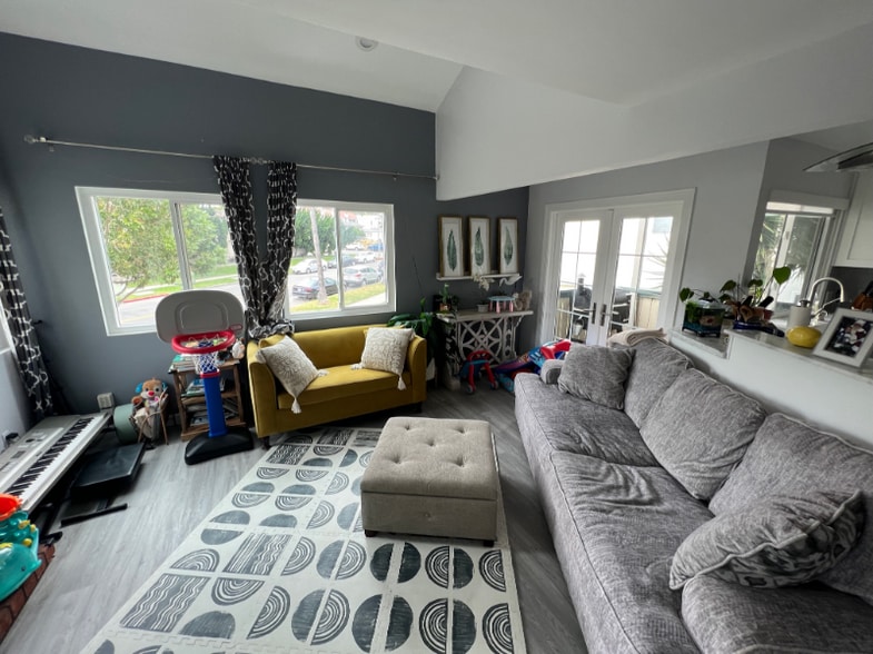 Building Photo - 4763 Lamont St