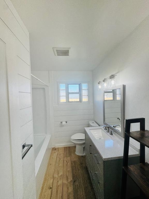 Building Photo - 410 Holbrook Dr