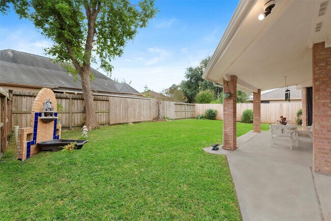 Building Photo - 9023 Eaglecove Dr