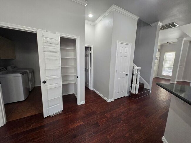 Building Photo - 6116 Thursby Ave