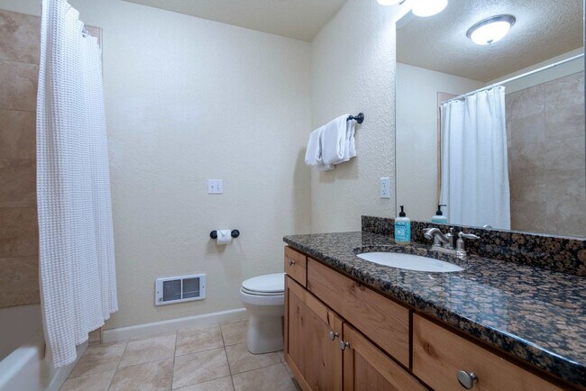 Building Photo - 129 Cobble Creek Ln