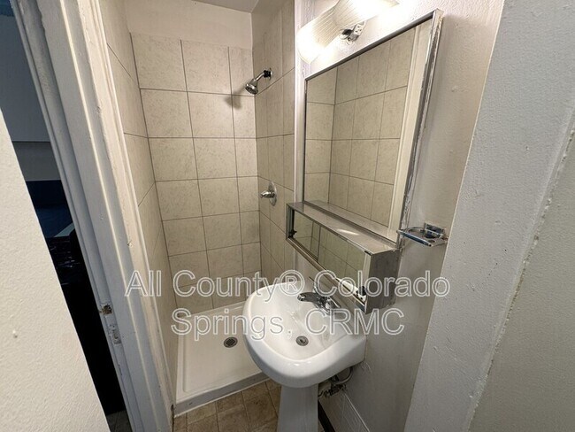 Building Photo - 114 W Brookside St