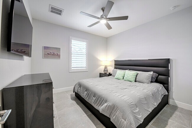 Building Photo - 2322 NW 39th Ave
