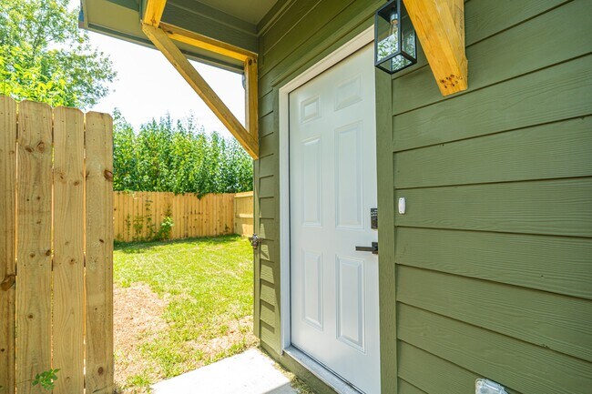 Building Photo - 7126 Bywood St