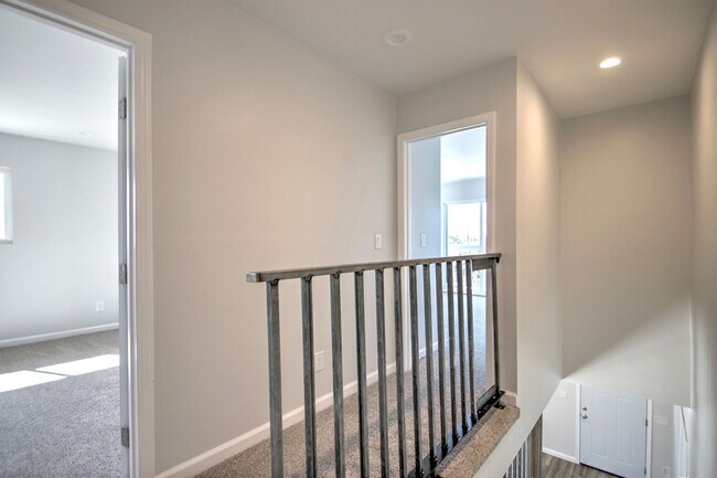 Building Photo - 3150-3150 Florine Dr