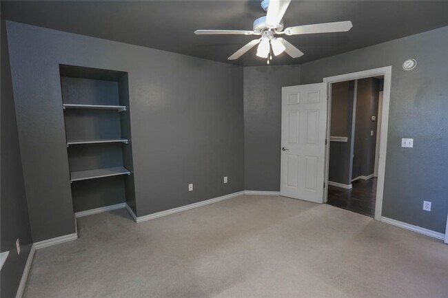 Building Photo - 5300 S 44th Pl