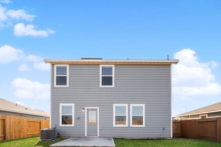 Building Photo - 5902 Sapphire Lagoon Rd