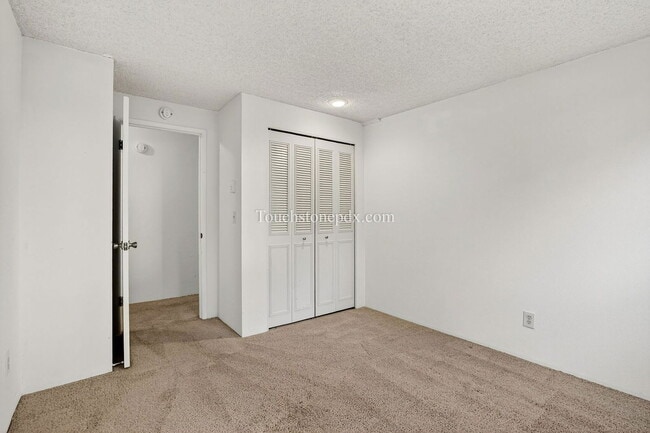 Building Photo - 5118 SW 1st Ave