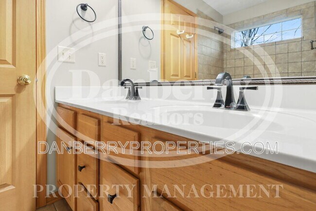 Building Photo - 1564 Plum Creek Dr