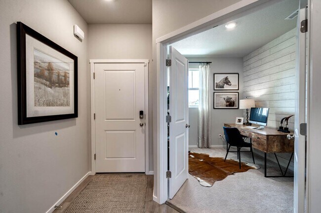 Building Photo - Modern 4 bedroom with den and neighborhood pool!