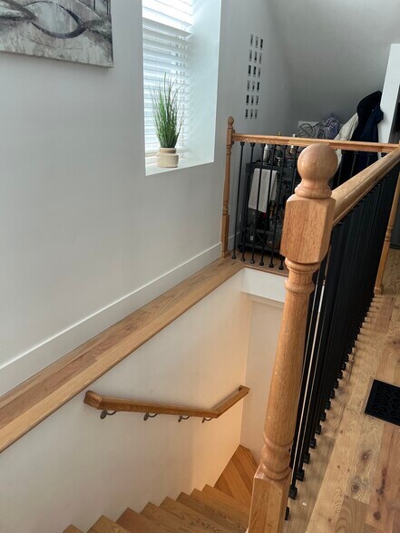 Stairs to lower level - 1401 N Mohawk St