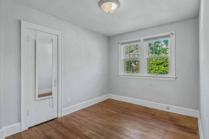 Building Photo - 881 19th Ave SE