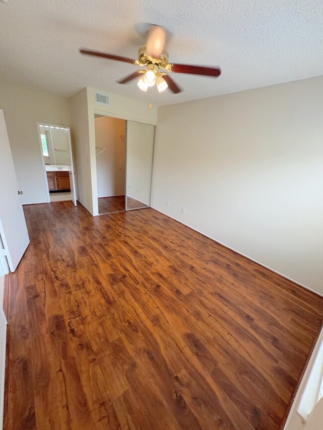 Building Photo - 7900 Bissonnet St