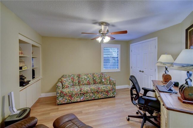 Building Photo - 6101 SE Landing Way