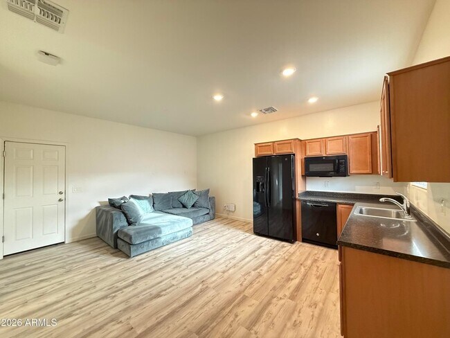 Building Photo - 2372 E Dust Devil Dr