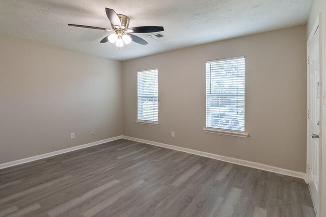 Building Photo - 406 Evans Mill Dr