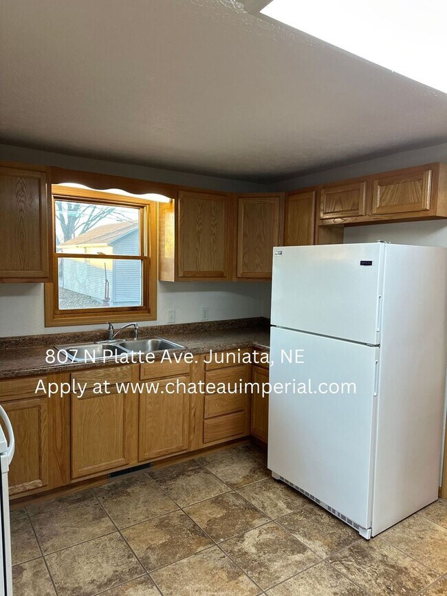 Building Photo - 2 bedroom house