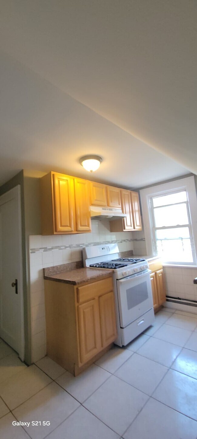 Building Photo - 40 Brookwood Dr