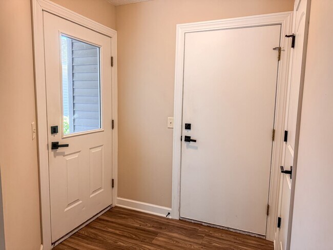 Building Photo - ALL NEW INTERIOR - 2 Bedroom Town Home